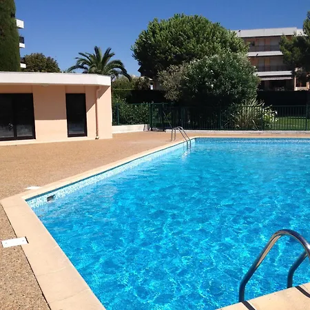 En Rez De Jardin Dans Calme Avec Piscine * Juan-les-Pins