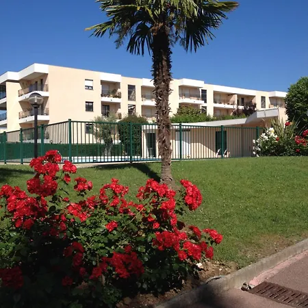 En Rez De Jardin Dans Calme Avec Piscine Lägenhet