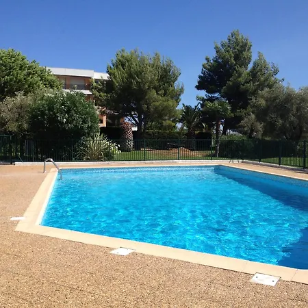 En Rez De Jardin Dans Calme Avec Piscine * Juan-les-Pins